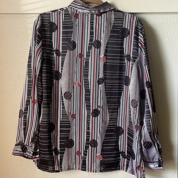 Vintage funky long sleeve button down polyester blouse by Joan Leslie - Picture 6 of 6